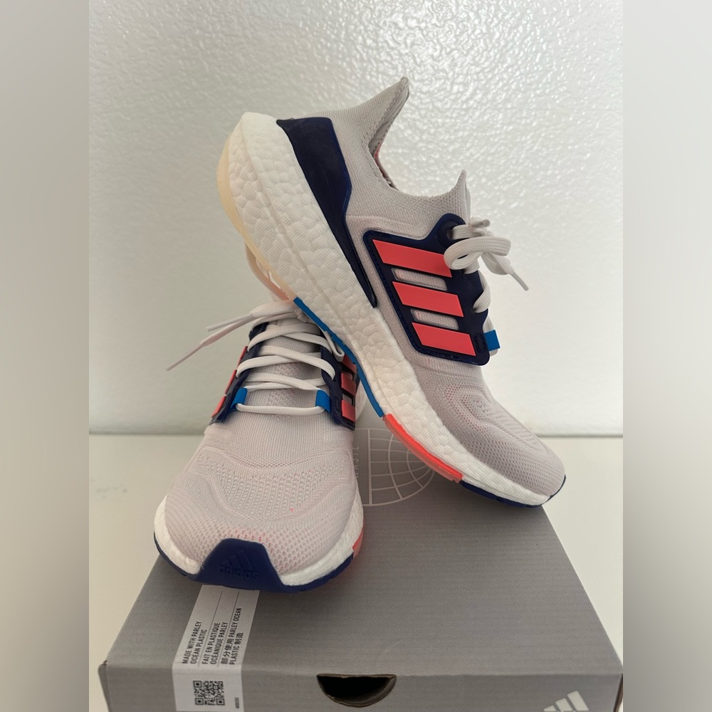 Adidas Running Ultraboost 22 Women’s NEW